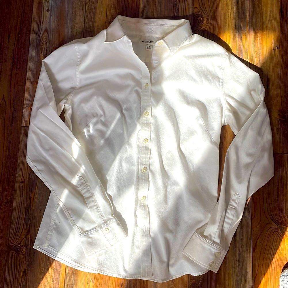 Banana Republic Fitted button up blouse